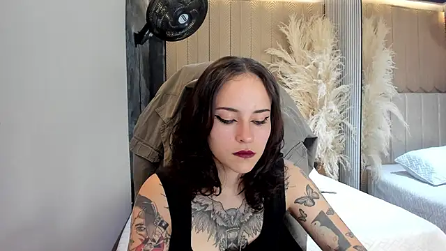 AnnyThompson  online show from April 18, 10:43 pm