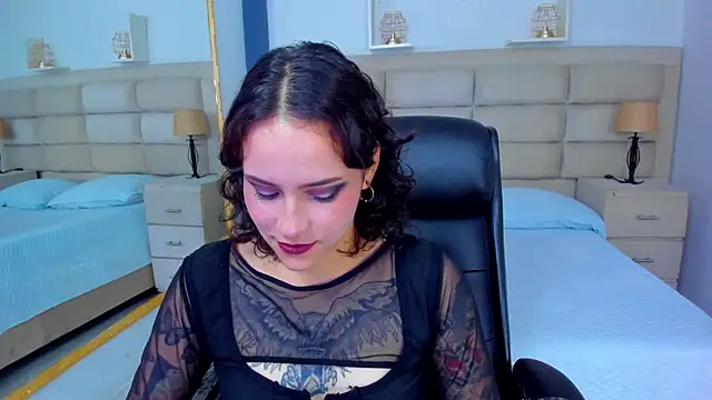 AnnyThompson  online show from October 27, 9:05 pm