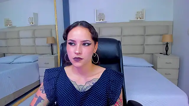 AnnyThompson  online show from October 29, 9:25 pm