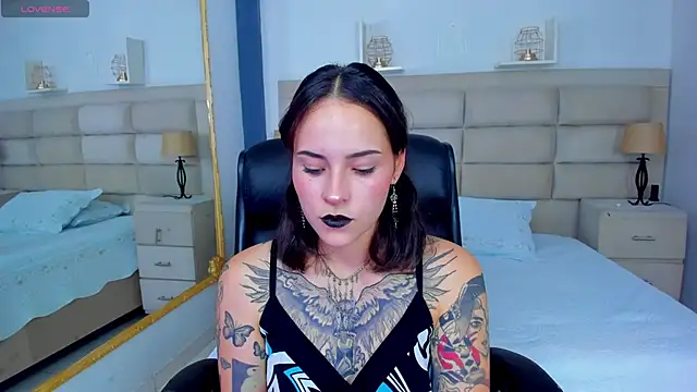 AnnyThompson  online show from October 2, 8:01 pm