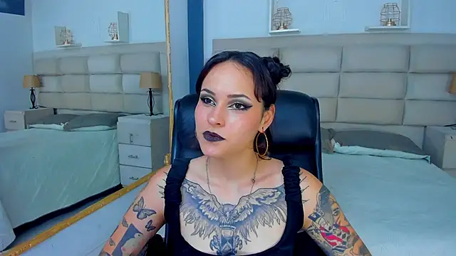 AnnyThompson  online show from November 9, 9:08 pm