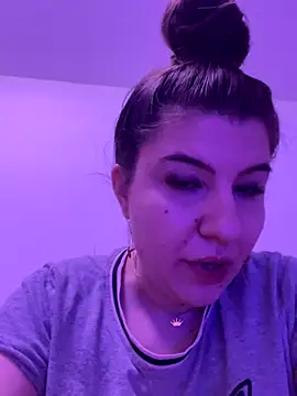 Snapshot of xqueenyasmine chatting on December 1, 9:26 pm xqueenyasmine online show from December 1, 9:26 pm