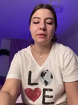 xqueenyasmine online show from December 10, 11:51 pm