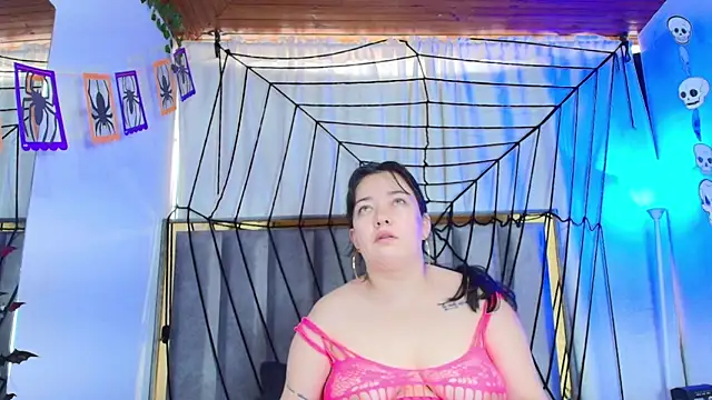 Zoe Curvy online show from October 17, 12:40 pm