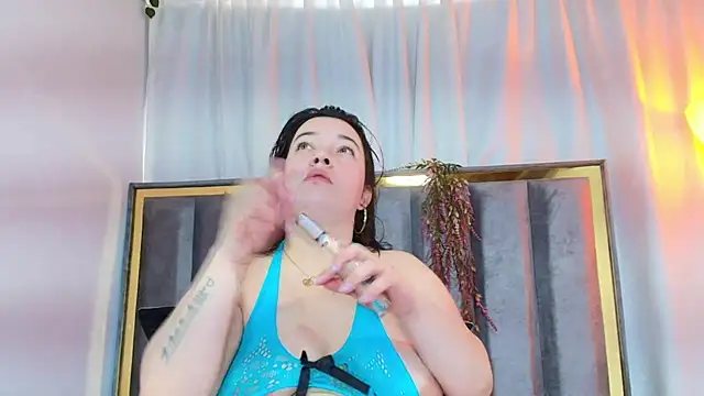 Zoe Curvy online show from February 3, 12:43 pm