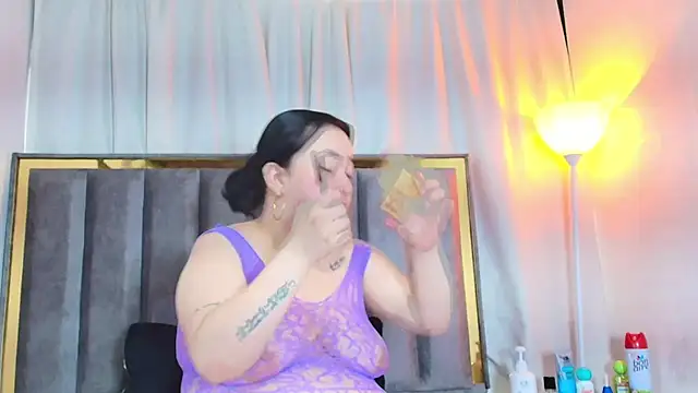 Zoe Curvy online show from February 19, 12:35 pm