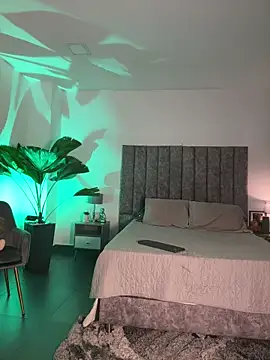 milaivanova online show from December 18, 8:56 pm