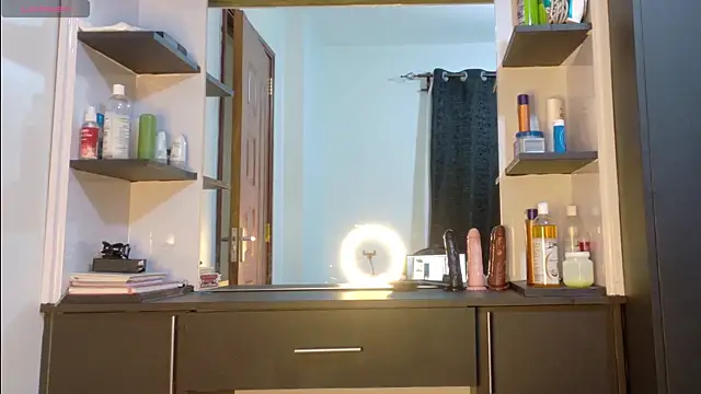 Snapshot of online_bestie chatting on December 1, 6:47 am online bestie online show from December 1, 6:47 am