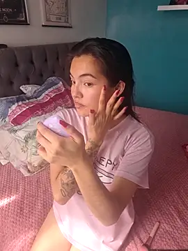 lauvelez   online show from February 4, 2:34 pm