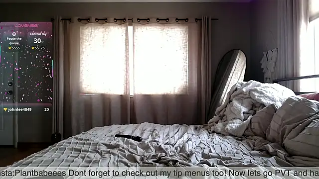 Snapshot of Plantbabeee chatting on October 10, 5:03 pm Plantbabeee online show from October 10, 5:03 pm