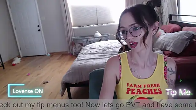 Plantbabeee online show from April 7, 4:20 pm