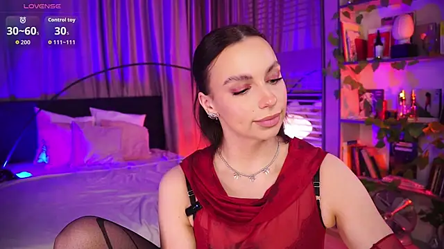 Snapshot of LunaNight chatting on December 20, 8:33 pm LunaNight online show from December 20, 8:33 pm