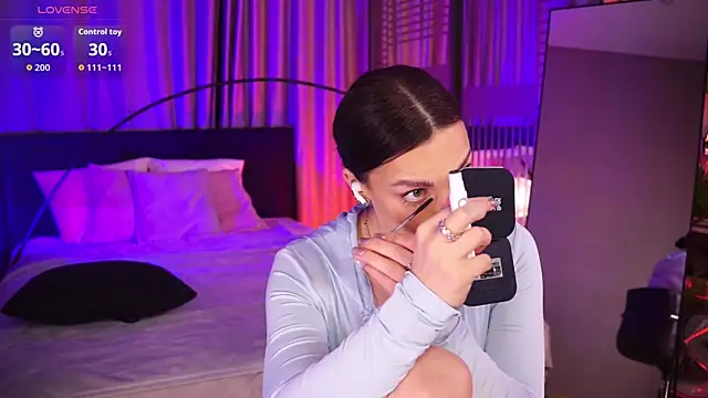 Snapshot of LunaNight chatting on December 16, 8:35 pm LunaNight online show from December 16, 8:35 pm