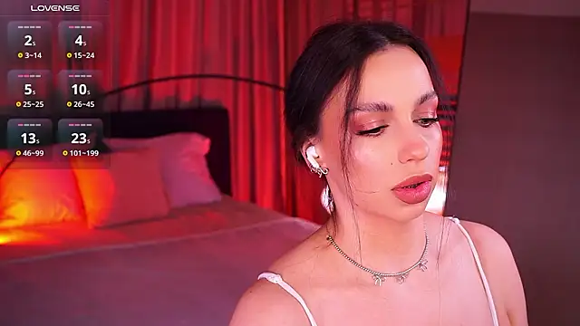 Snapshot of LunaNight chatting on February 9, 8:29 pm LunaNight online show from February 9, 8:29 pm