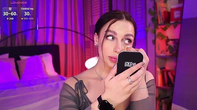 Snapshot of LunaNight chatting on December 15, 8:47 pm LunaNight online show from December 15, 8:47 pm