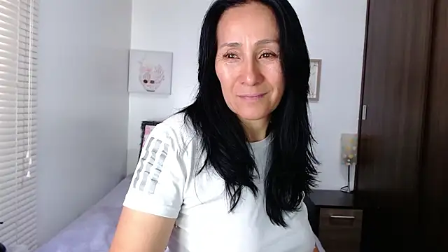 Maira B online show from April 8, 5:36 pm