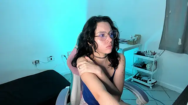 Snapshot of WandaDoll chatting on March 20, 8:51 pm WandaDoll online show from March 20, 8:51 pm
