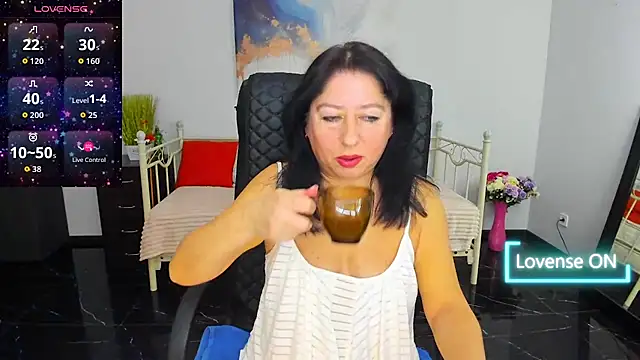 Julia Dean online show from February 19, 1:30 pm