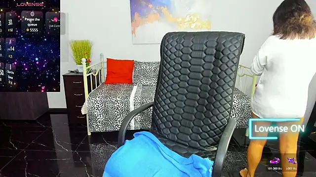 Julia Dean online show from October 30, 12:14 pm