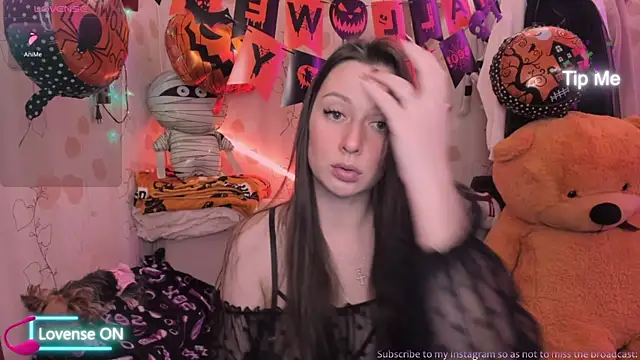 Lilly Black88888 online show from October 18, 6:32 pm