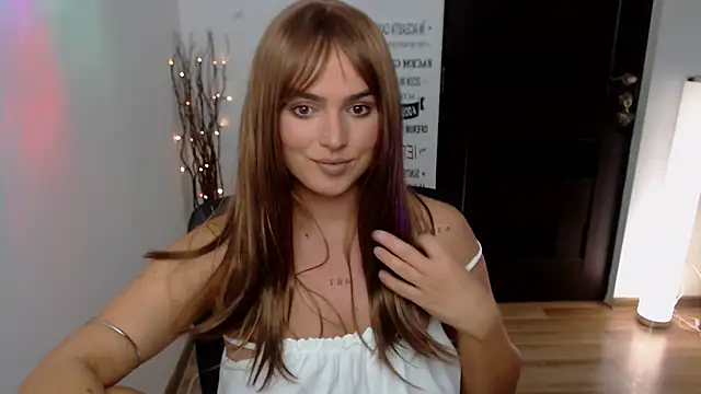 ChloeJewel1 online show from November 6, 12:53 pm