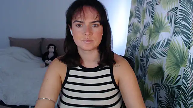 ChloeJewel1 online show from May 2, 9:14 am