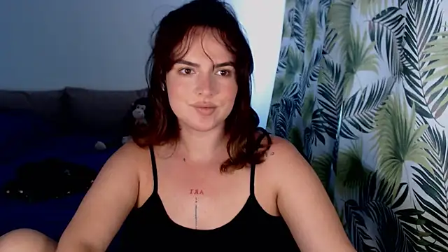 ChloeJewel1 online show from June 27, 9:59 am