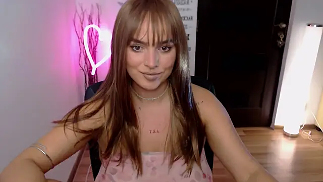 ChloeJewel1 online show from December 1, 12:28 pm