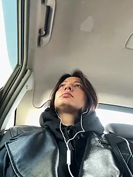 BabeRainbow online show from February 13, 8:17 am