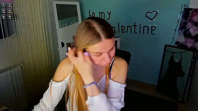Snapshot of Molly_sweetie chatting on February 9, 7:05 am Molly sweetie online show from February 9, 7:05 am