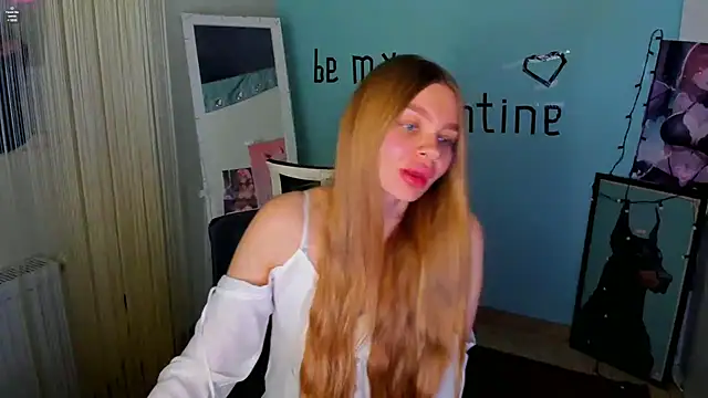 Snapshot of Molly_sweetie chatting on February 10, 10:09 am Molly sweetie online show from February 10, 10:09 am