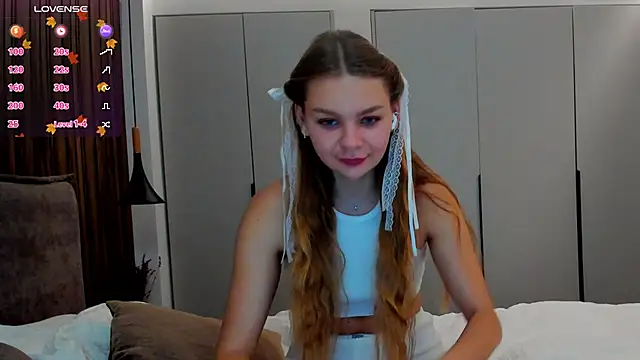 Snapshot of Molly_sweetie chatting on October 15, 6:33 am Molly sweetie online show from October 15, 6:33 am