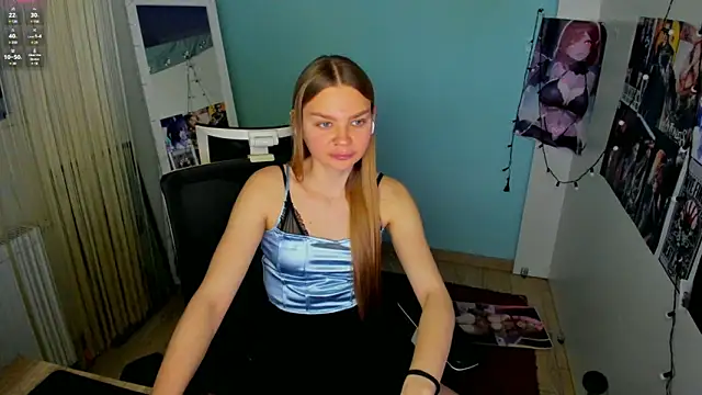 Snapshot of Molly_sweetie chatting on March 13, 10:47 am Molly sweetie online show from March 13, 10:47 am