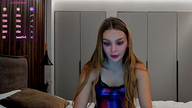 Snapshot of Molly_sweetie chatting on October 6, 6:25 am Molly sweetie online show from October 6, 6:25 am