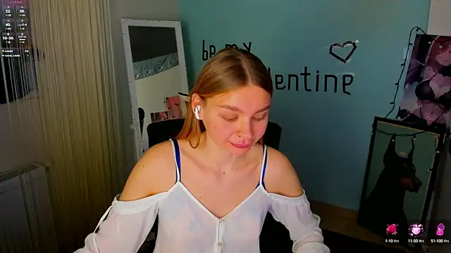 Snapshot of Molly_sweetie chatting on February 9, 10:09 am Molly sweetie online show from February 9, 10:09 am