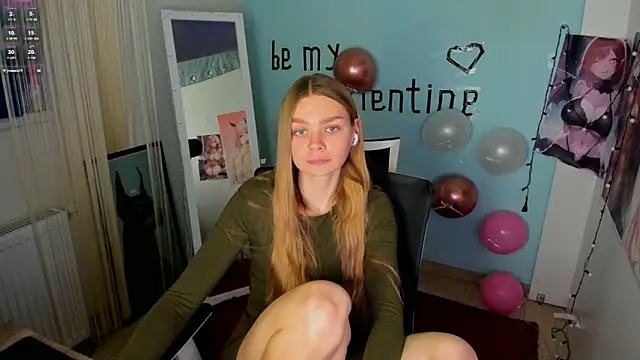 Snapshot of Molly_sweetie chatting on February 18, 10:05 am Molly sweetie online show from February 18, 10:05 am
