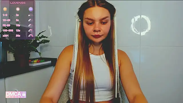 Snapshot of Molly_sweetie chatting on June 7, 6:57 pm Molly sweetie online show from June 7, 6:57 pm