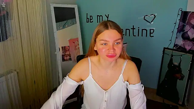 Snapshot of Molly_sweetie chatting on February 10, 7:04 am Molly sweetie online show from February 10, 7:04 am