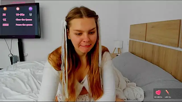 Molly sweetie online show from April 5, 6:20 am