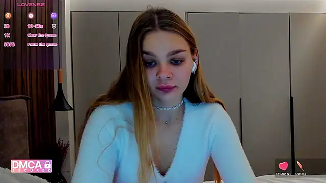 Molly sweetie online show from December 1, 7:20 am