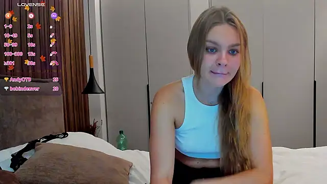 Snapshot of Molly_sweetie chatting on October 13, 6:15 am Molly sweetie online show from October 13, 6:15 am