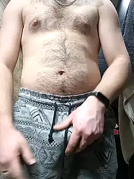 Snapshot of Sweet_bear69 chatting on December 17, 8:25 pm Sweet bear69 online show from December 17, 8:25 pm