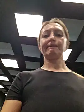 Miss    Mia  online show from December 20, 9:45 am