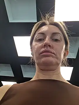 Miss    Mia  online show from February 20, 11:45 am