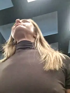 Miss    Mia  online show from January 17, 9:35 am