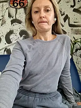 Miss    Mia  online show from October 1, 12:09 pm