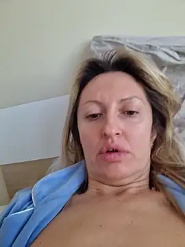 Miss    Mia  online show from December 14, 7:25 am