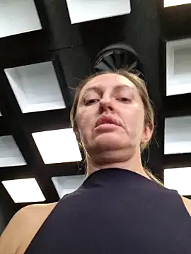 Miss    Mia  online show from February 3, 9:03 am