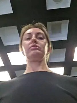 Miss    Mia  online show from February 21, 9:44 am