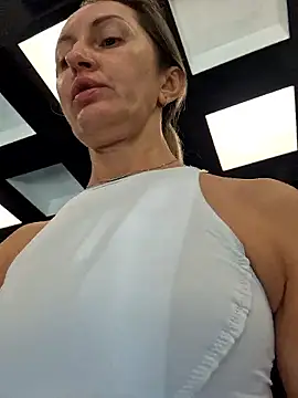 Miss    Mia  online show from April 23, 8:21 am